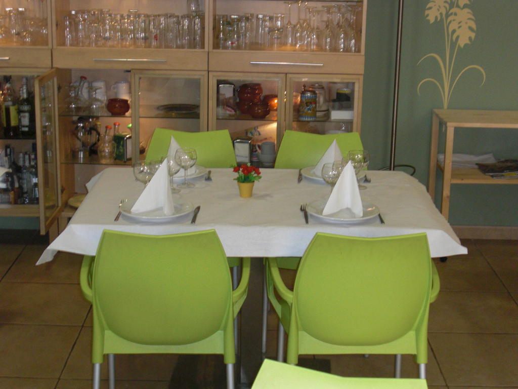 Отель Ca La Conxita Hostal & Restaurante La Vajol Экстерьер фото